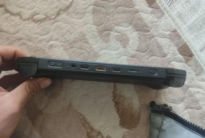 自带HDMI接口最高能玩PS2游戏PP模拟器55寸屏的“洋垃圾”掌机(图3)